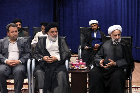 تصاویر/ دیدار نماینده ولی فقیه در بنیاد مسکن با آیت الله اعرافی