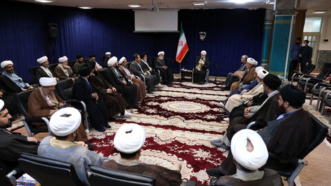 تصاویر/ دیدار نماینده ولی فقیه در بنیاد مسکن با آیت الله اعرافی