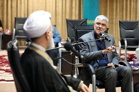 تصاویر/ دیدار نماینده ولی فقیه در بنیاد مسکن با آیت الله اعرافی