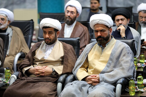 تصاویر/ دیدار نماینده ولی فقیه در بنیاد مسکن با آیت الله اعرافی