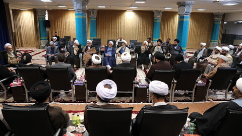 تصاویر/ دیدار نماینده ولی فقیه در بنیاد مسکن با آیت الله اعرافی