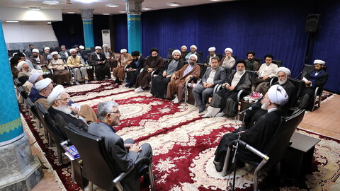 تصاویر/ دیدار نماینده ولی فقیه در بنیاد مسکن با آیت الله اعرافی