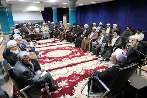 تصاویر/ دیدار نماینده ولی فقیه در بنیاد مسکن با آیت الله اعرافی