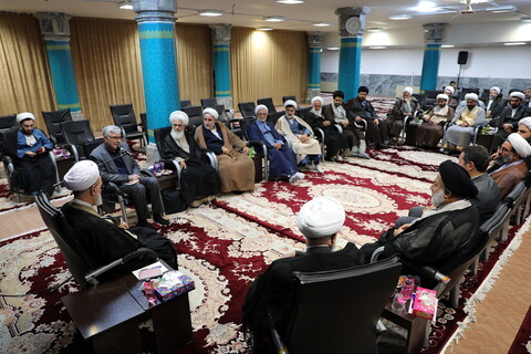 تصاویر/ دیدار نماینده ولی فقیه در بنیاد مسکن با آیت الله اعرافی