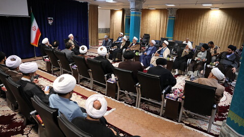 تصاویر/ دیدار نماینده ولی فقیه در بنیاد مسکن با آیت الله اعرافی