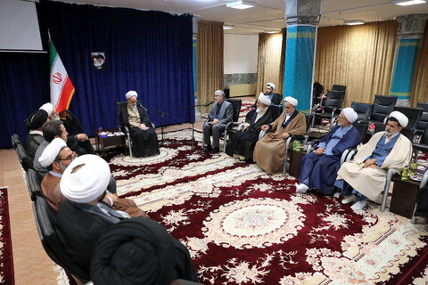 تصاویر/ دیدار نماینده ولی فقیه در بنیاد مسکن با آیت الله اعرافی