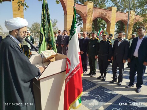 تصاویر / مراسم غبارروبی و عطر افشانی مزار مطهر شهدا در آذرشهر