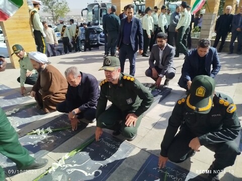 تصاویر / مراسم غبارروبی و عطر افشانی مزار مطهر شهدا در آذرشهر