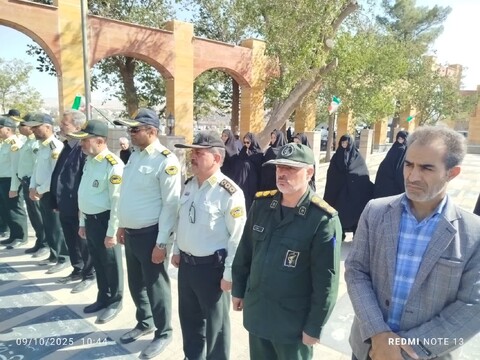 تصاویر / مراسم غبارروبی و عطر افشانی مزار مطهر شهدا در آذرشهر