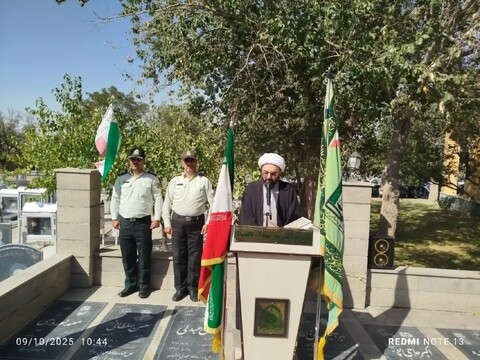 تصاویر / مراسم غبارروبی و عطر افشانی مزار مطهر شهدا در آذرشهر