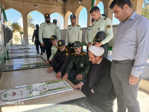 تصاویر / مراسم غبارروبی و عطر افشانی مزار مطهر شهدا در سلطانیه