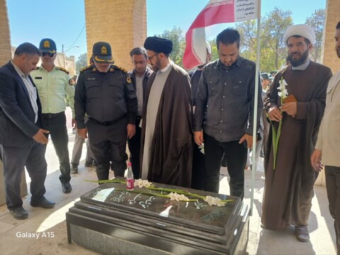 تصاویر / مراسم غبارروبی و عطر افشانی مزار مطهر شهدا در سلطانیه