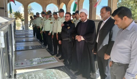 تصاویر / مراسم غبارروبی و عطر افشانی مزار مطهر شهدا در سلطانیه