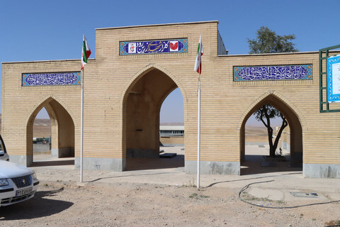 تصاویر / مراسم غبارروبی و عطر افشانی مزار مطهر شهدا در زرین‌رود