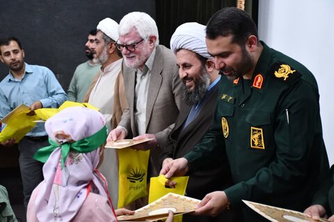 تصاویر/ آیین تجلیل از ۱۵۰ حافظ خردسال دارالقرآن بسیج سپاه خوی