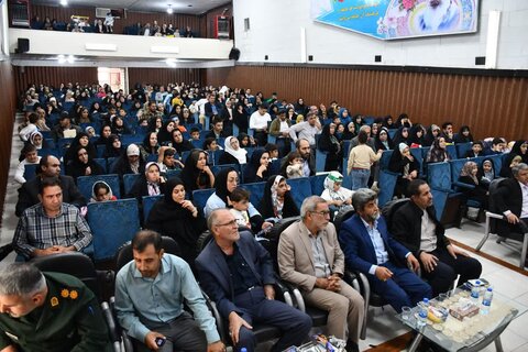 تصاویر/ آیین تجلیل از ۱۵۰ حافظ خردسال دارالقرآن بسیج سپاه خوی