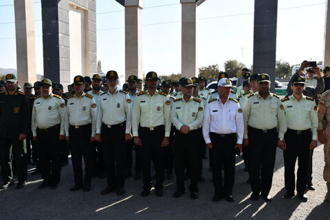 تصاویر/ غبارروبی وعطرافشانی گلزار مطهر شهدای خوی