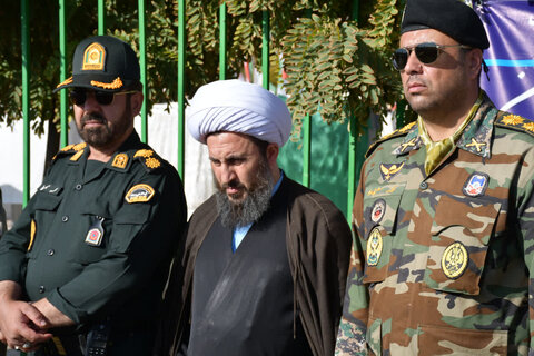 تصاویر/ غبارروبی وعطرافشانی گلزار مطهر شهدای خوی