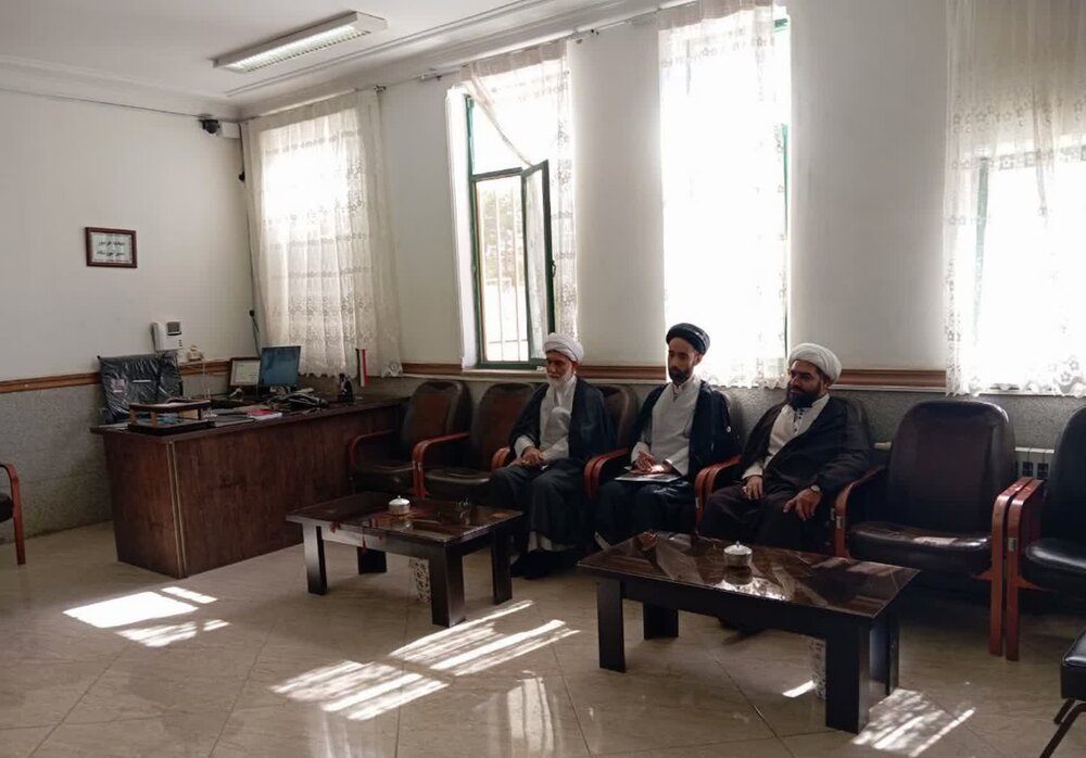 حضور معاون تبلیغ کرمان در هنرستان کاردانش دخترانه رضوان