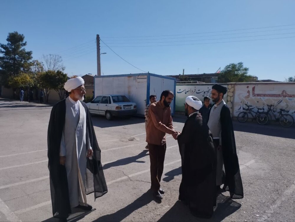 حضور معاون تبلیغ کرمان در دبیرستان پسرانه دوره اول شهید مدرس