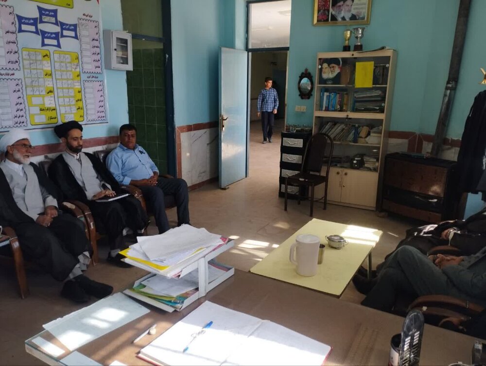 حضور معاون تبلیغ کرمان در دبیرستان پسرانه دوره اول شهید مدرس