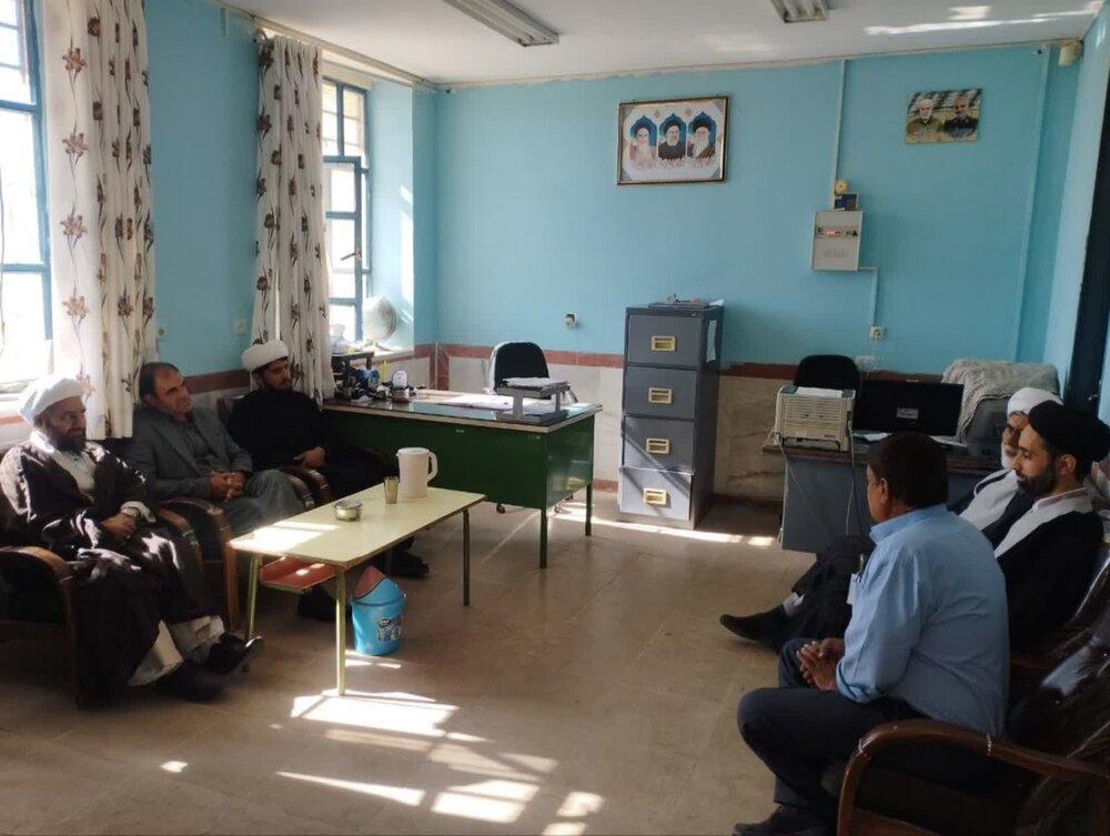 حضور معاون تبلیغ کرمان در دبیرستان پسرانه دوره اول شهید مدرس