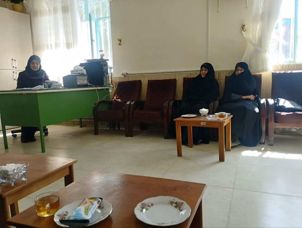 حضور معاون تبلیغ کرمان در دبستان دخترانه شهید جعفری