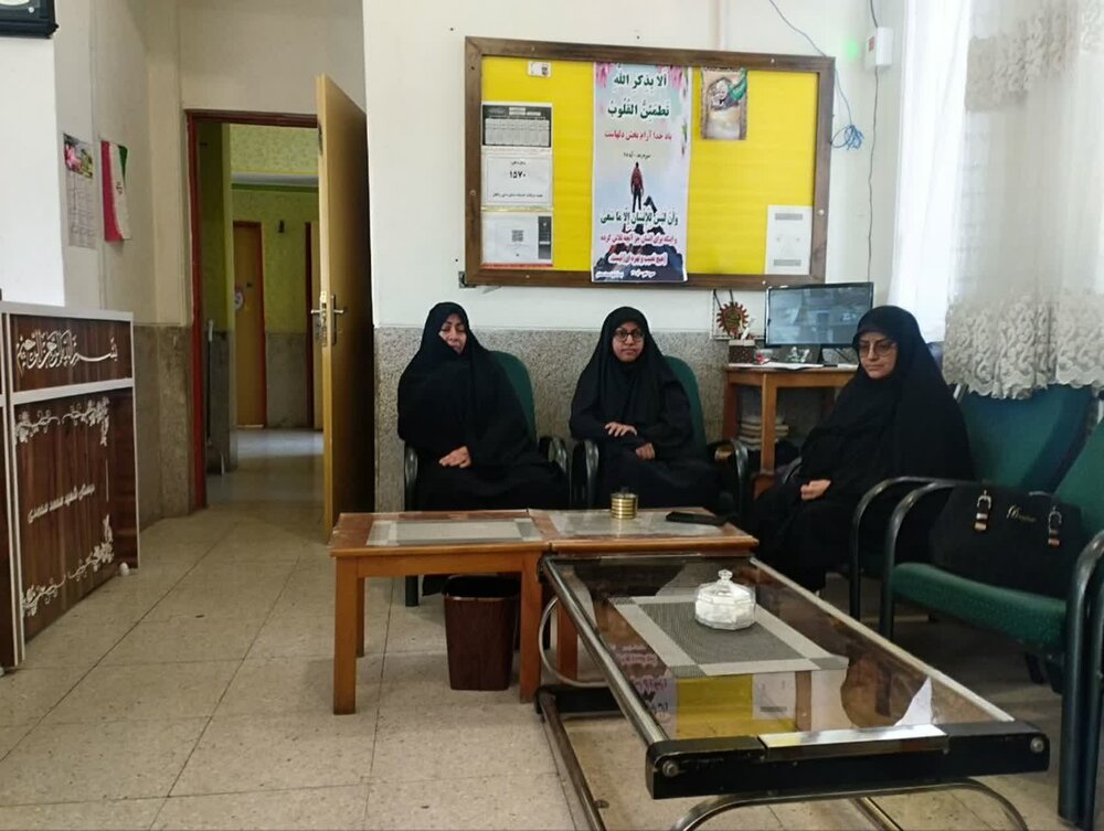حضور معاون تبلیغ کرمان در دبستان دخترانه شهید محمدی