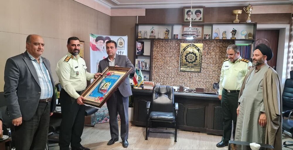 نیروهای انتظامی، استوار و محکم پای کار انقلاب و کشور ایستاده‌اند