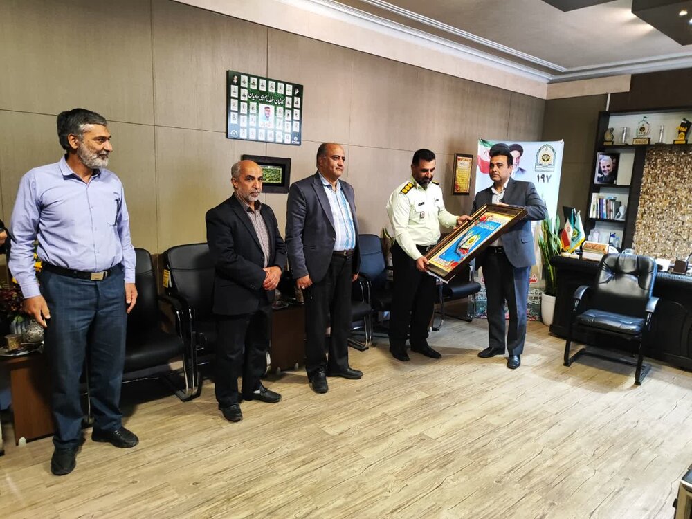 نیروهای انتظامی، استوار و محکم پای کار انقلاب و کشور ایستاده‌اند