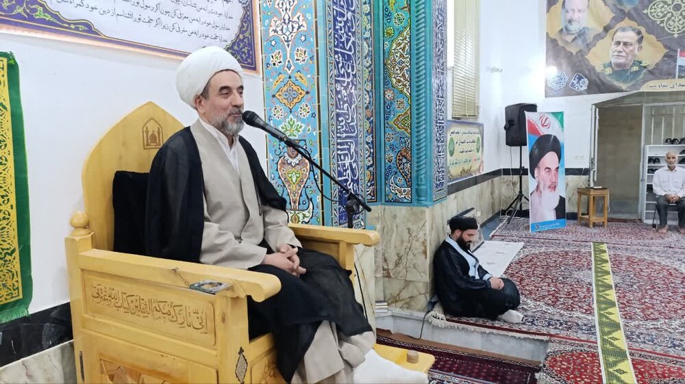 لازمه انفاق، دل‌کندن از دنیا است