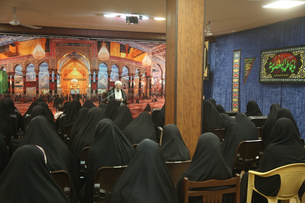 تصاویر/ دیدار آیتالله فقیهی با جمعی از طلاب خواهر حوزه آیتالله شهید غفاری(ره) تصاویر/ دیدار آیتالله فقیهی با جمعی از طلاب خواهر حوزه آیتالله شهید غفاری(ره)
