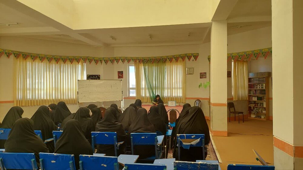 نشست مهدویت در مدرسه علمیه فاطمیه نقده