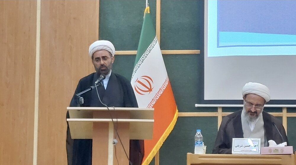 حوزه و دانشگاه وارد میدان معماری ابزارهای هوش مصنوعی بومی شوند