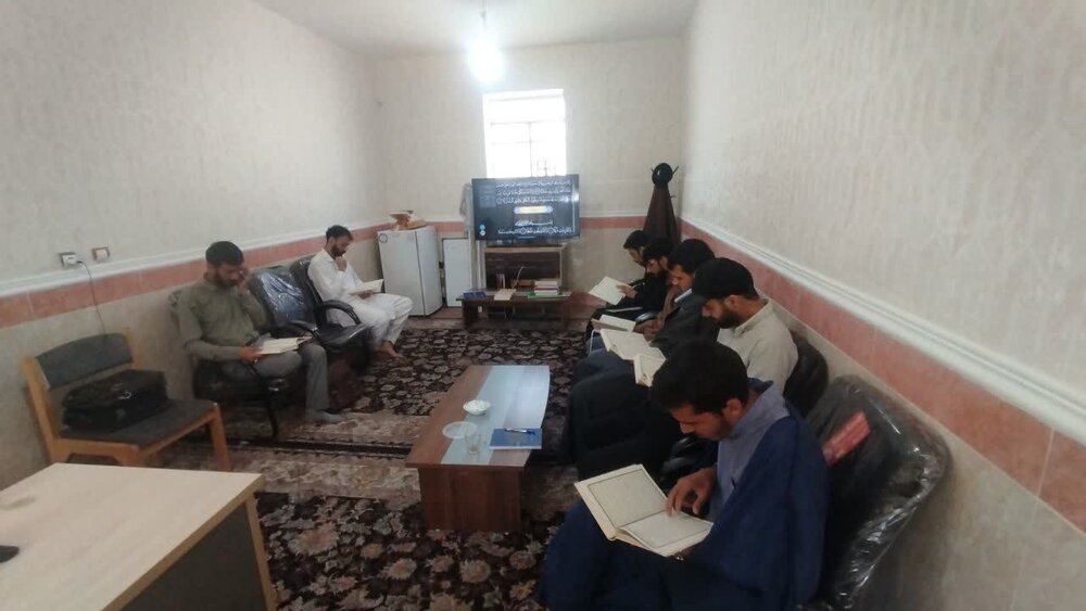 برگزاری پویش قرآنی در مدرسه علمیه سفیران آیت‌الله کفعمی زاهدان