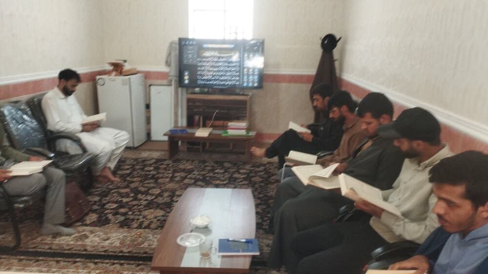 برگزاری پویش قرآنی در مدرسه علمیه سفیران آیت‌الله کفعمی زاهدان