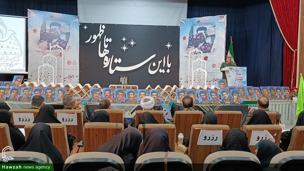 امت اسلامی نسبت به ترفندهای دشمنان آگاه باشند