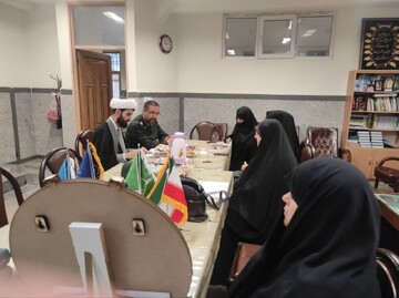 تجلیل مسئول سازمان بسیج طلاب و روحانیون همدان از مدیر مدرسه علمیه کوثر تویسرکان+عکس