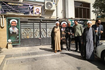 تصاویر/ حضور مشاور رئیس مجلس در منزل امام جماعت فقید مسجد بقیةالله (عج)