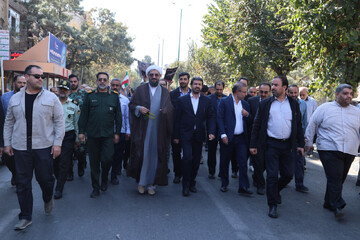 تصاویر / راهپیمایی «بشارت نصر» در همدان