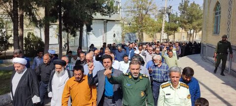 تصاویر/ نماز عبادی سیاسی جمعه بادرود و راهپیمایی جمعه بشارت نصر