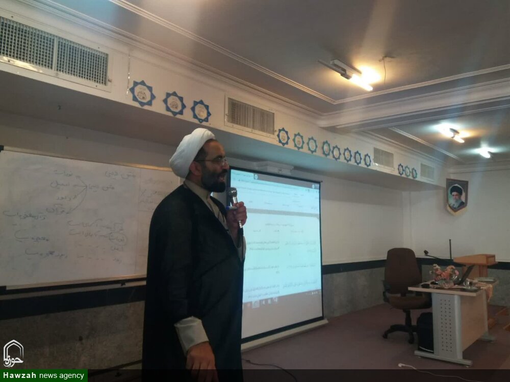 کارگاه نیم روزه تدبر در قرآن در شهرستان نهاوند