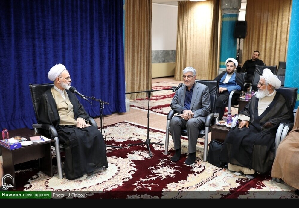 मोमेनीन की सेवा, हौज़ा ए इल्मिया की फ़ितरत हैः आयतुल्लाह अली रज़ा आराफ़ी