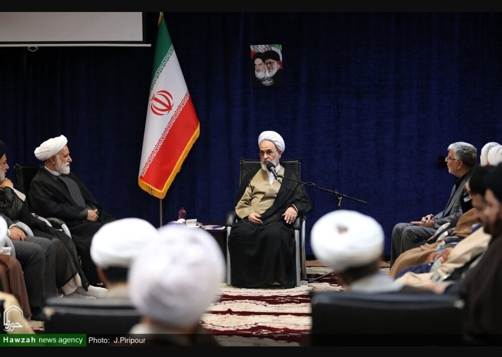 मोमेनीन की सेवा, हौज़ा ए इल्मिया की फ़ितरत हैः आयतुल्लाह अली रज़ा आराफ़ी