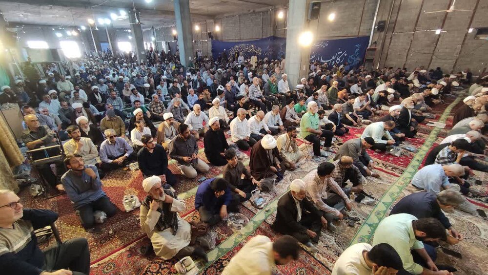 تصاویری از نماز جمعه‌ پردیسان