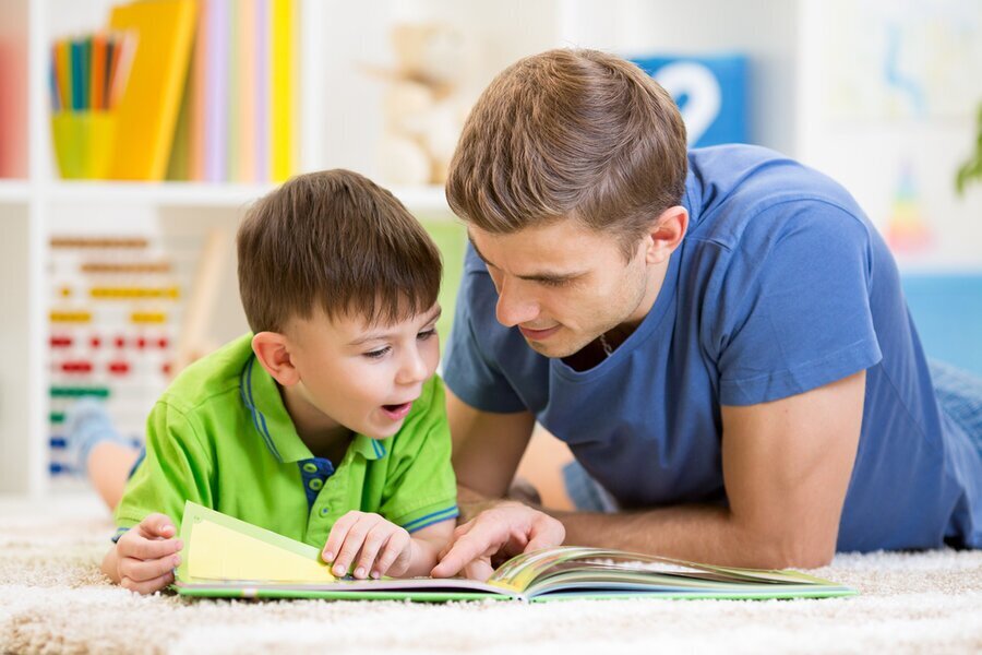 آیا مایلی فرزندت خودش با علاقه درس بخواند؟
