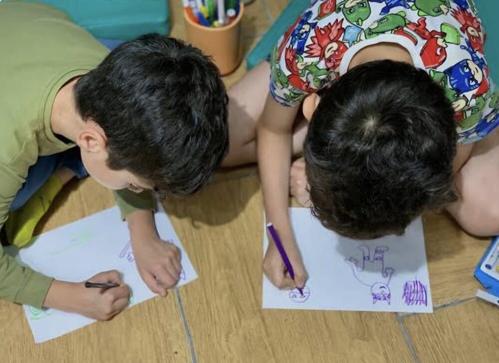 آیا مایلی فرزندت خودش با علاقه درس بخواند؟