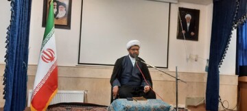 طلاب باید در مسیر رشد علمی و معنوی گام بردارند