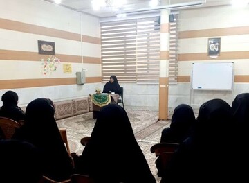 تبیین آموزه‌های تربیتی سوره حمد در نشست علمی مدرسه علمیه فاطمیه نجف‌آباد