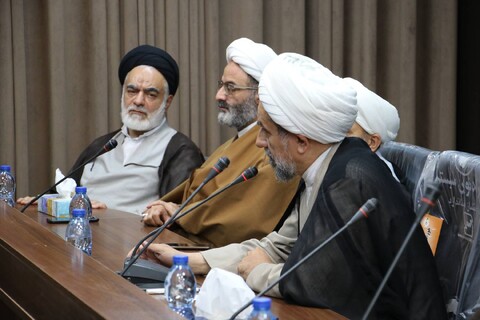 تصاویر|نشست تخصصی با آیت الله کعبی در حوزه علمیه اصفهان